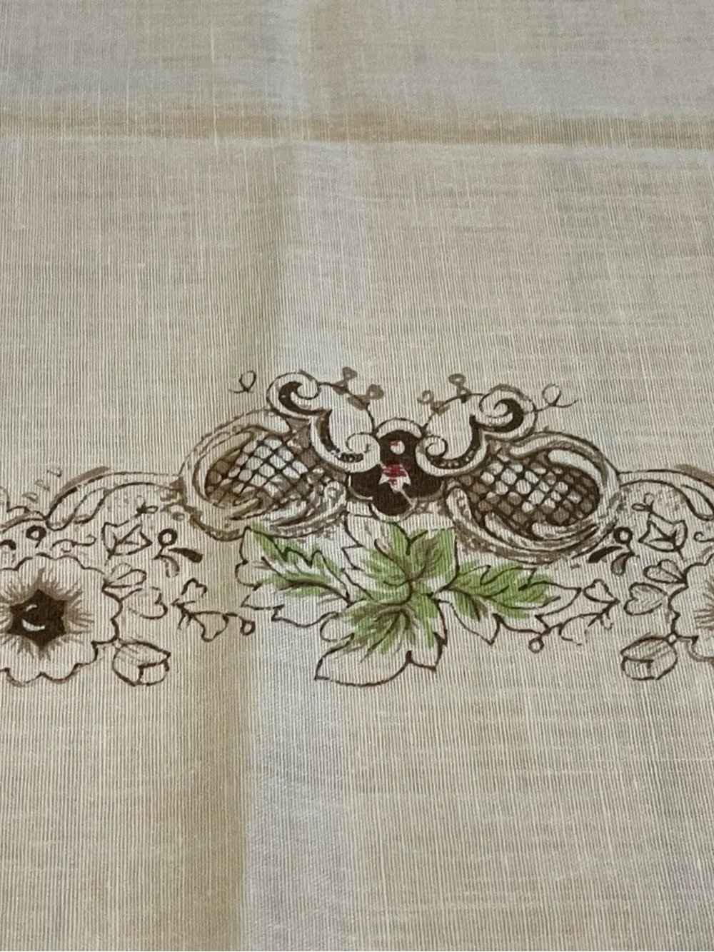 Vintage Charleston Cream Tablecloth with Brown and Green Cottage Border 75x60